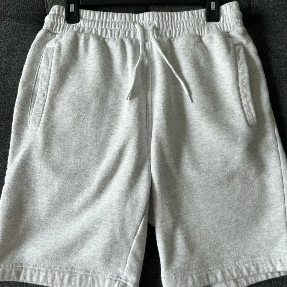 Like new Men’s H&M shorts - Picture 1 of 3